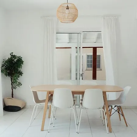Chlorakas Coastal 3 Bed, Steps To The Sea בית נופש